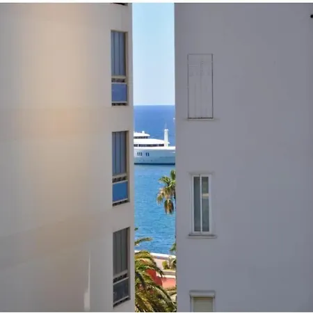 Stylish 3p, 2 Pas La Croisette