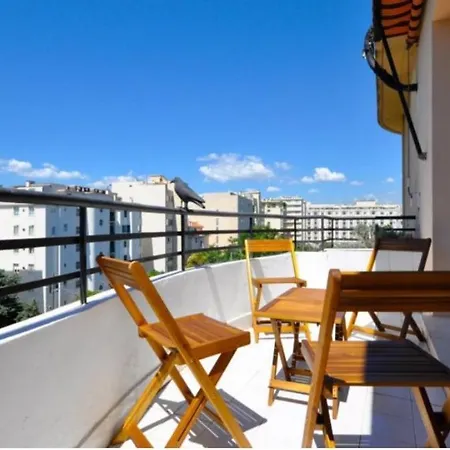 Stylish 3p, 2 Pas La Croisette