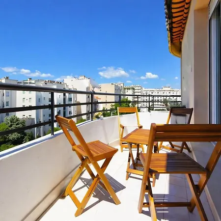 Stylish 3p, 2 Pas La Croisette